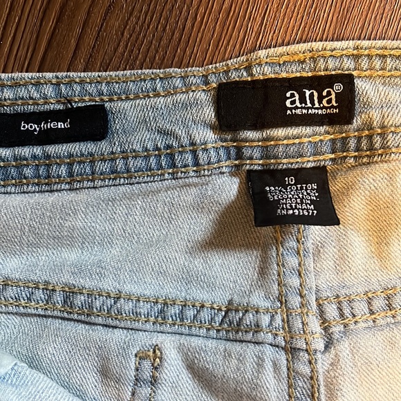 Ana boyfriend denim size 10, light wash - Picture 3 of 3
